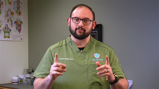 Neck pain that won’t quit, even though you’ve been stretching it every day? 😩 It might not actually be a “neck problem” at all — and guessing wrong is the reason so many people stay stuck in pain. In this video, I break down the two most common patterns I see in the clinic: ✅ A neck problem that pretends to be a shoulder injury (neck-driven shoulder pain) ✅ A shoulder problem that quietly overloads your neck (shoulder-driven neck pain). You’ll learn: 🔍 How irritated nerves in the cervical spin