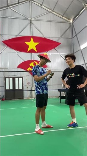 Ba Dứa ký tặng xóm thể thao #funny #shorts #phuthethao