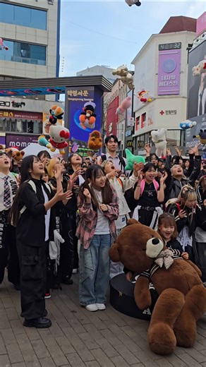 인형 왜케 많아~😲🙊🧸😆 붐샤카라카붐 🎵 #춤추는효성#춤추는곰돌#춤추는곰돌의랜덤댄스#afstarz #dance#kpop#music #challenge#shorts#jumpshot