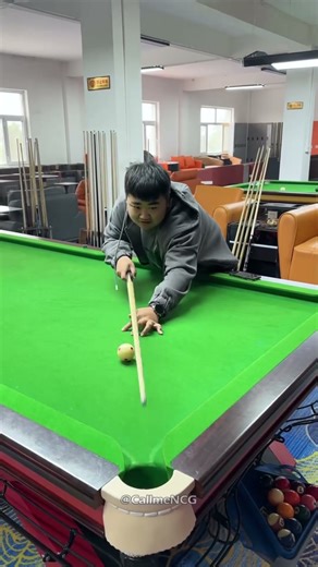 This Shouldn't Have Gone In Extreme pull #billiards #snooker #tricksshots #shorts