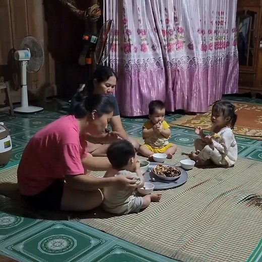 6.1M views · 105K reactions | single mom coping with typhoon yagy, help from a kind woman Ly tieu tieu | Primitive wilds Life | Facebook