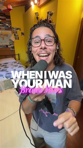 Piccolo appunto: non stanno più insieme, chiedo scusa per l’errore. Quando Bruno Mars scrisse When I Was Your Man, era ancora insieme a Jessica Caban. La loro storia non era finita. Ma Bruno sentiva che qualcosa stava cambiando, che qualcosa gli stava lentamente scivolando via dalle mani. E quella paura di perderla lo portò a sedersi davanti a un pianoforte e a scrivere una canzone come se fosse già troppo tardi. Come se si stesse già pentendo di qualcosa che non era ancora successo. Era quasi p