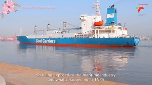 From Corporate Office to Marine Operations #TNPAWomen #BreakingBoundaries Meet Itumeleng ‘Itu’ Noka, a Marine Shorehand at the Port of Durban. Itu’s journey with TNPA began in July 2022 when she joined as an intern in Corporate Affairs. Her exposure to the maritime industry and operations inspired her to extend her experience beyond the office and learn more about global trade and shipping movements. When an opportunity came within marine operations, Itu grabbed it, and never looked back. She is