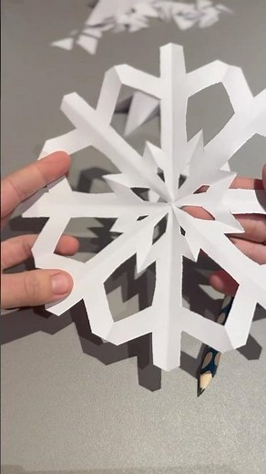 Schneeflocken basteln | Scherenschnitt | Kinder | Winter | Bastelidee | Grubenfuchs-App