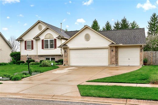 1359 Rose Lake Dr, Bellbrook, OH 45305 - MLS 956603 - Coldwell Banker