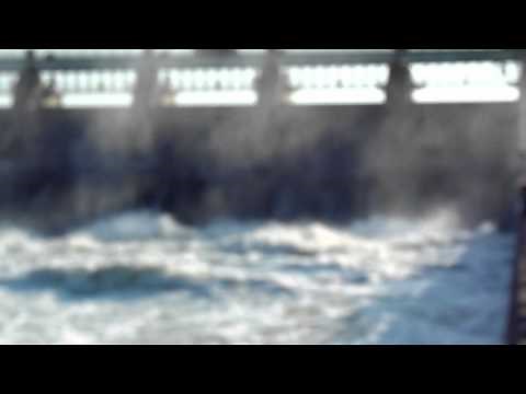 Gavins Point Dam "Maxed Out" 1 million+ Gal Per Sec (Live Video) 2011