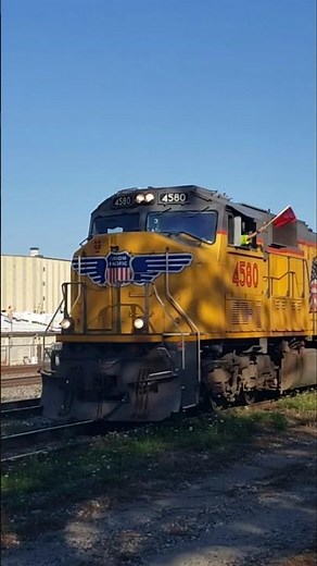 UP SD70M 4580 hauls an Autorack train too Blue Island Yard! #railtrack #railroad #railway #railfan