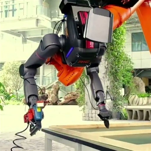 China's TRON2 Humanoid Construction Robot with 360° Robotic Arm