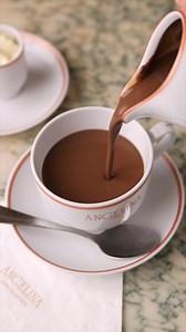 Envie d'une pause gourmande et chocolatée ? 🍫🤎 Venez déguster notre délicieux chocolat chaud, accompagné de son petit pot de crème fouettée ! Son onctuosité et son goût inimitable ont conquis le coeur de nombreux gourmands depuis plus de 120ans ! 😋 🇬🇧 Looking for a gourmet chocolate break? 🍫🤎 Come and try our delicious hot chocolate, accompanied by its little pot of whipped cream! Its creaminess and inimitable taste have won the hearts of a great amount of gourmets for over 120 years! 😋 