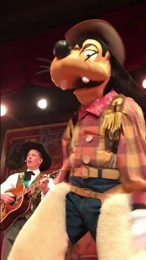 Goofy dancing like nobody's watching 😂 #disney #countrydance #shorts