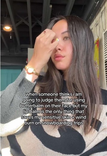 it’s shea butter, cocoa butter, vitamin e & aloe… why not!!! call it your multi-purpose stick 🤓 🧈 #sheabutter #butterbalm #windburn #snowboardinggirl #dryskintips