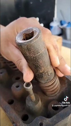 Valve spring removal