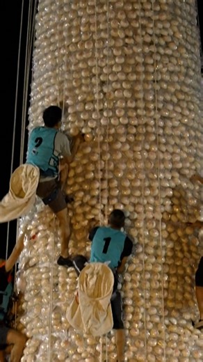 Athletes speed climb a 14-metre-high tower made of fake steamed buns. It is a staple event at Hong Kong’s annual bun festival held on Cheung Chau island. Janet Kung, who won the competition in 2019, reclaims her title of "Bun Queen", as the 30-year-old nurse and ice climber outscored her opposition in both the male and female categories, and was named the overall winner of the bun-scrambling event. #AFP 🎥Selim CHTAYTI Justin CHAN #bunfestival #HongKong | AFP News Agency