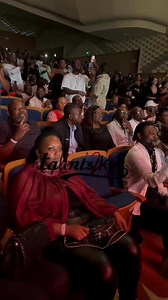 Pour marquer ses 20 ans de carrière, Singuila a livré une performance mémorable à Kinshasa, interprétant son célèbre titre « Ma nature », l’un des hits qui ont marqué son parcours musical. Un moment inoubliable pour les fans ! ❤️ | Talents2Kin