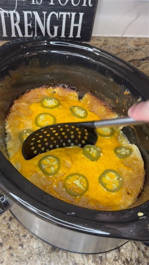 Crockpot Chicken & Cornbread Casserole Ingredients • 2 large chicken breasts, cubed • 1 can (15 oz) corn, drained • 1 can (15 oz) creamed corn • 1 box (8.5 oz) Jiffy cornbread mix • 1 egg • ¼ cup milk • 1 cup sour cream • ½ cup melted butter • ½ cup shredded cheddar cheese • 1 tsp Kinder’s Buttery Garlic & Herb seasoning • ½ tsp garlic powder • ½ tsp black pepper • ¼ tsp salt • Sliced jalapeños for topping Instructions 1. Season the cubed chicken with Kinder’s Buttery Garlic & Herb, garlic powde