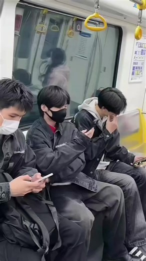 he looks jealous of her😁🤣 #boyslove #bl #bxb #douyin