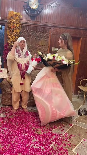 210K views · 5.4K reactions | ⭐Please Follow paripar⭐ #pariparoo #bigboss #kapilsharmashow #funnyvideos #moments #ad #art #BMW #dance #dancers #everyone #friends #viralpage #game #VIP #peace #movies #trend #lol #summer #nature #NowPlaying #This #jewelry #OMG #india #usa #Wow #Youtube #xuhuong | talash iaan | Facebook