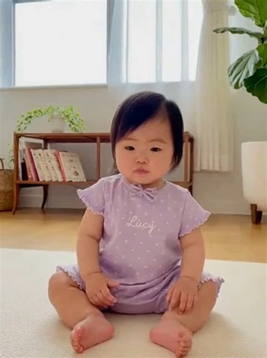 Today’s performance comes with a twist — this baby isn’t the only star… Lucy is here to listen and judge the beatboxing skills 👶🎵 What starts as playful baby sounds turns into a funny little song moment full of natural rhythm and personality. With adorable reactions and sounds that feel like tiny beats, this clip gives off fun AI music vibes while keeping everything cute and wholesome. It’s like a mini talent show, baby edition. Watch the baby perform, feel the rhythm, and see Lucy’s priceless