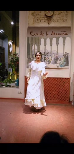 El flamenco es amor en cada paso, en cada giro, en cada compás. Os dejamos un trocito de esta preciosa guajira en este día tan especial! 🌹🔥 IsIsabel AlarconSanValentín #Flamenco #CasaDeLaMemoria #IsabelAlarcón #AmorYFlamenco #Pasión #ArteVivo #Sevilla | Casa de la Memoria