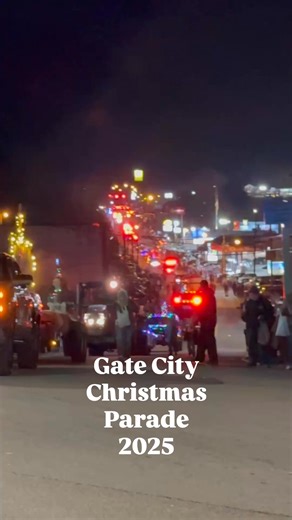 We love to see our communities alive and thriving, and downtown Gate City was just that on Saturday night for their 2025 Christmas Parade 🎅 This years’ floats were SO creative and fun 🤩 The Grinch was popular that night! A HUGE thank you to all those who participated and all who came 🫶🏼 | Scott County Tourism