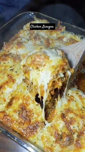 Cheesy Chicken Lasagna 😋#food #lasagna #cheesy #shorts #fyp