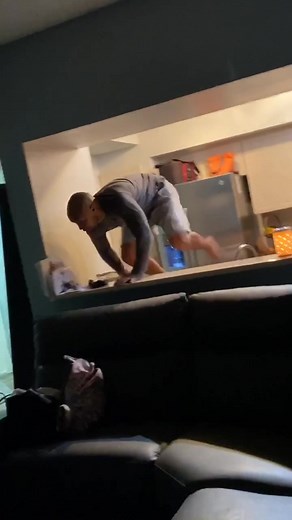 HELLOOO 🤣 #funny #comedy #hello #prank #bose #husband #wife #marriedc...