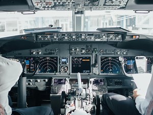 27-Year-Old Makes History as First Black Female Pilot to Fly a Boeing 777 for Air Canada - Travel Noire