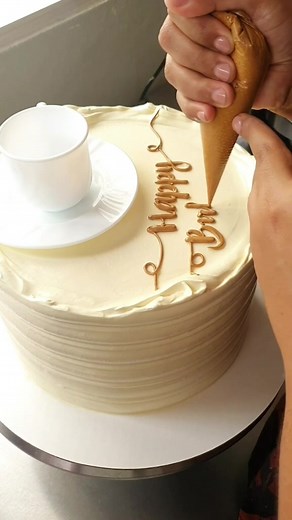 Beautiful Cake Decorating Ideas: Writing on Cakes