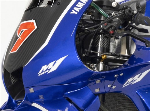 ヤマハがV4エンジン搭載のYZR-M1公開　MotoGPサンマリノGPで走行へ | 【モトメガネ】バイク・オートバイ|自動車・クルマ|キャンプのニュース情報