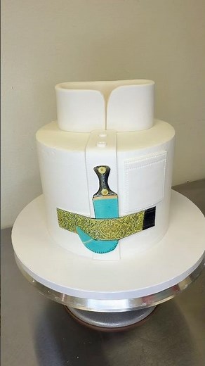 Busy Day at the Bakery | Decorating Custom Cakes