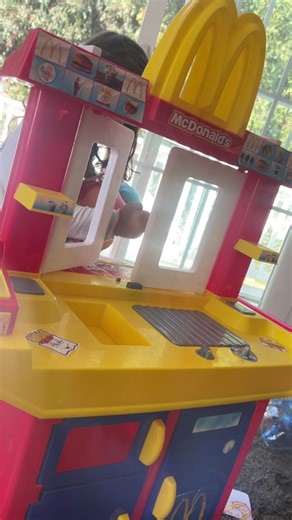 #laseñorademcdonalds #ladymcdonalds #lacosinitademcdonalds #mcdonaldsdrivethruplaykitchen #playpretend #jugando #niñainterior #innerchild #comidadejuguete #playfood #hastupedido #makeurorder