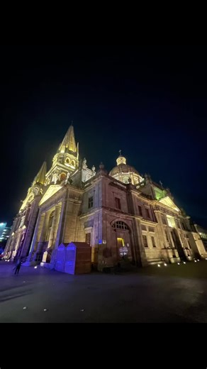 Guadalajara at night before the GDLuz Festival of 2025. #guadalajaratourguide #méxico #travel #tourguide #mexicotravel #jalisco #guadalajara