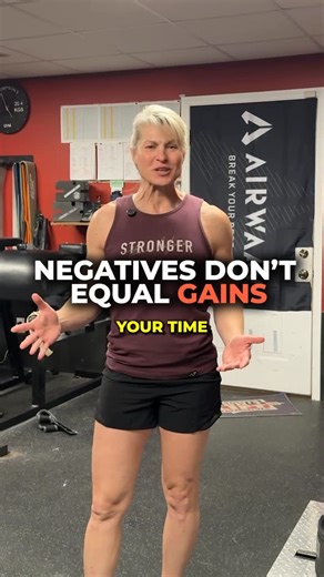 Jen Thompson on Instagram: "I know some people like to incorporate negatives or tempo reps into their training. I’ve never felt like they did much, but leave you open for injury. What’s your take on them? Join my www.thompsonsgym.programs.app and get access to all my programs, Instructional videos, metrics and an invite into my private community! Link in bio @a7intl @sspnutrition @airwaav @cgbodycare @thestrengthco @lockjawbarbell #demandgreatness #strongerthanbefore #powerlifters #fitness #weig
