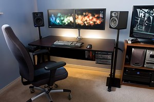 Minimalist Gaming Setup Dual Monitor