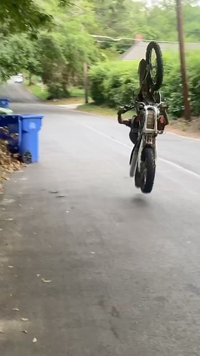 驪 on Instagram: "@liltaesowed  what happened bruh? *Da bike didn’t blow up he scraped to far n da tire kame off the ground * #bikelife #bike #motorcycle #r #biker #cycling #mtb #yamaha #bikersofinstagram #bikeporn #moto #ktm #cyclinglife #bikes #ride #motorbike #mtblife #honda #bikeride #instabike #mountainbike #bicycle #cc #bikers #kawasaki #bikelove #ciclismo #photography #motorcycles #instamoto"
