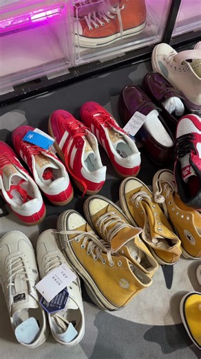 ကြိုက်တာယူ50000🚨ရန်ကုန်မြို့အတွင်codရပါတယ်မြို့အတွင်းပဲပို့ပေးပါတယ်နော်🚨sizevideoထဲပြောထာပါတယ်🚨#foryou #fyp #sneaker #converse #မင်းတို့ပေးမှ❤ရမဲ့သူပါကွာ