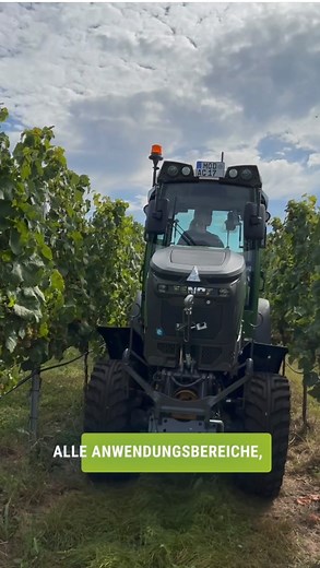 AGRITECHNICA on Instagram: "(Werbung) Wie leicht ist eigentlich der Umstieg von Diesel auf E-Traktoren? Das hat sich Agrar-Expertin Marie Hoffmann zusammen mit Christoph Bär, Verkaufsingenieur bei Fendt, mal näher angeschaut. Wie fühlt sich der Fendt e100 V Vario an, von der Bedienung, den Anschlüssen und dem Fahrgefühl her, und vor allem im Vergleich zum Fendt 200 V Vario Dieseltraktor? Schaut selbst - oder kommt am besten bei Fendt in Halle 20 auf der AGRITECHNICA vorbei, da trefft Ihr Christo