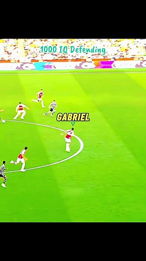 The Art of the Offside Trap 🤯🛑 Defenders with 1000 IQ timing! Who has the best defensive line ever? 👀 #fyp #football #soccer #FootballTikTok #defense