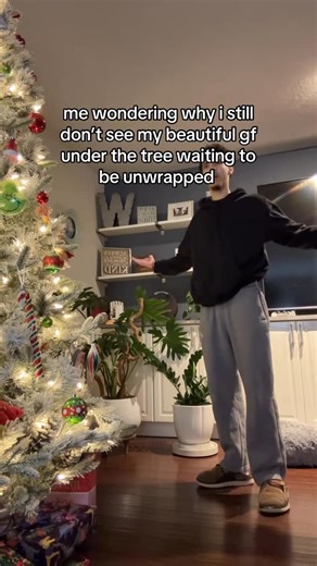 @its_tw1ll on Instagram: "like hellooo christmas is tmmr!!?!?!? #reels #relationships #trending #explore"