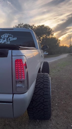 Song hits different @remishim @mista.longhorn #bagged #4link #26x16 #jtxforged #cammedls #fyp