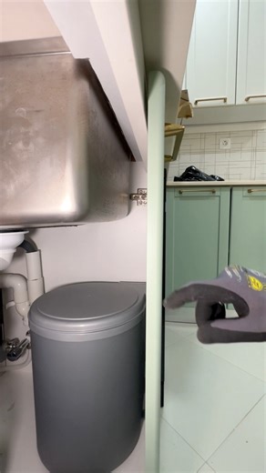 2.7M views · 27K reactions | ️ Hidden under-sink trash bins that open automatically when you open the cabinet door! A smart, space-saving, and hygienic solution for any kitchen. Perfect for keeping things tidy and effortless. ️ #fblifestyle #kitchenhack #organization #homeimprovement #DIY | Brikoula بريكولة | Facebook