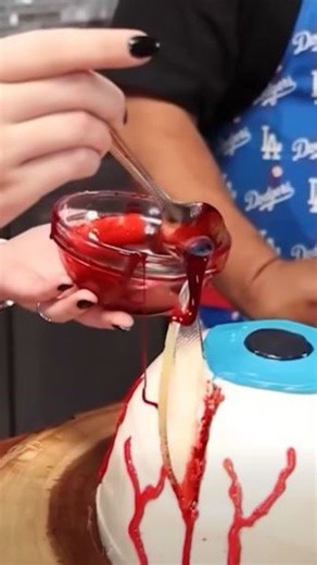 Creepy Cake For Halloween!