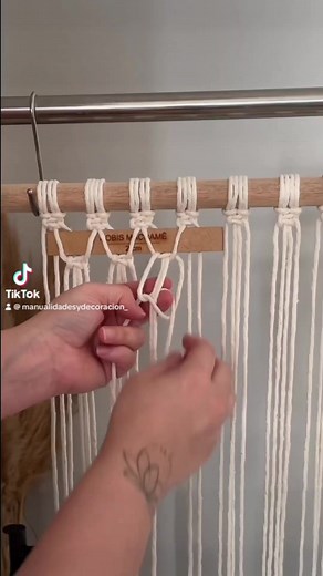Aprende macrame desde cero y desde la comodidad de tu casa 🤩 Te esperamos en nuestro curso online 🩷 #macrameartist #macrametutorial #comohacermacrame #macramelove #manualidad | Manualidades y Decoracion