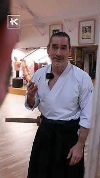 "Quand tu coupes ton steak saignant..." explique un Maître de sabre