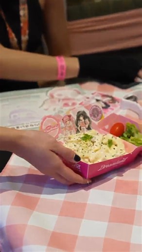 ✨🎀 DREAMLAND MAID CAFÉ RECAP 🎀✨ Dreamland Maid Café brought the ultimate super-kawaii anime experience to Holiday Matsuri! 💖 From adorable food and drinks to live performances, idol energy, table-side entertainment, and photo-ops — it was pure magic from start to finish. Visit their link here for tickets! 💖 https://www.dreamlandmaidcafe.com/holidaymatsuri | Holiday Matsuri