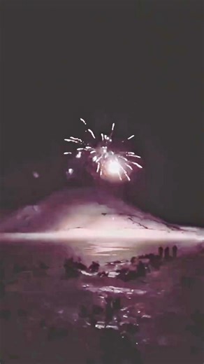 TATRY 🇸🇰🇵🇱 on Instagram: "‼️ Ważny apel do wszystkich miłośników Tatr ‼️ Sylwestrowe fajerwerki to nie jest zabawa dla przyrody. Dla dzikich zwierząt to ogromny stres, panika i ucieczka w niebezpieczne miejsca. Prosimy Państwa – uszanujcie góry i pozostawcie Tatry ciche oraz bezpieczne. Bez fajerwerków. Bez stresu. Z szacunkiem dla natury. 🌲❤️ 👉 Niech to, co wydarzyło się na przełomie 2023/2024, już nigdy się nie powtórzy. ‼️ Dobra zabawa może odbyć się bez petard i fajerwerków ‼️ Prosimy