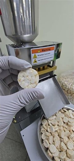 Small cake and chip popping machine #koreanfood #korea #korean