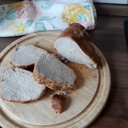 Schweinerückenbraten mit Klöse und Erbsen-möhren,,,yummy 🥰👍😃