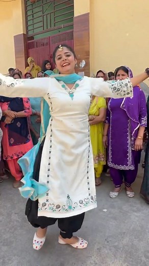 375K views · 10K reactions | Desi Dhol Beats #parulkhatri #dance | Parul Khatri | Facebook