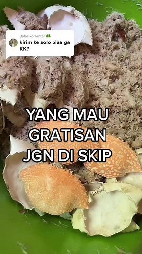 Preparing Crabs: A Close-Up Cooking Process